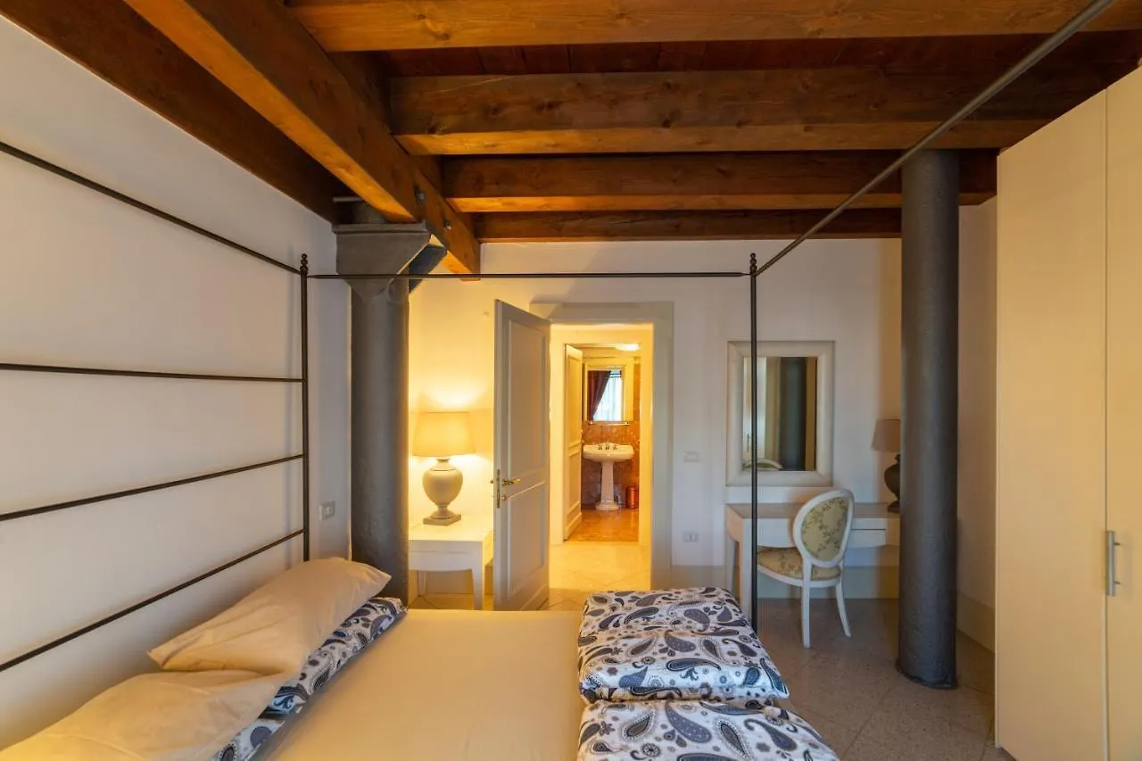 Youatmolino Canal View Apartment Wenecja Włochy